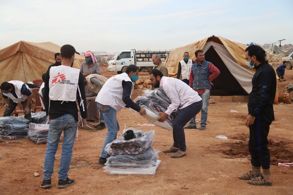 Nordwesten Syriens: Verteilung von Hilfsgüter für Vertriebene