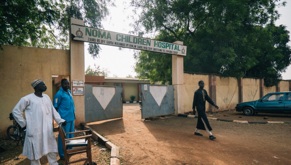 Der Eingang des Noma-Kinderkrankenhauses in Sokoto, im Nord-Westen Nigerias